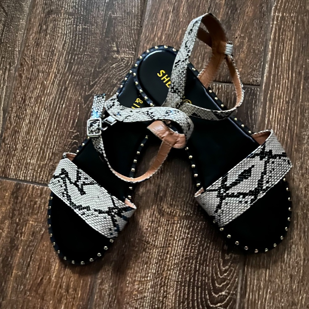 SHE & IN open toe animal print sandals